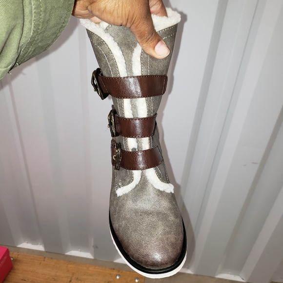 Boots - Picture 4 of 4